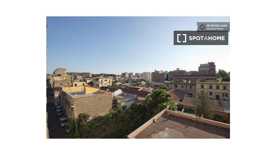 Immagine 3 di Camera condivisa in affitto  in Via Antonio Raimondi a Roma