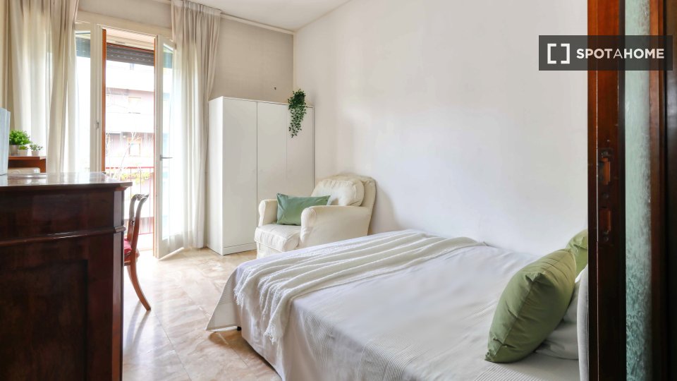 Immagine 4 di Camera condivisa in affitto  in Via Adeodato Ressi a Milano