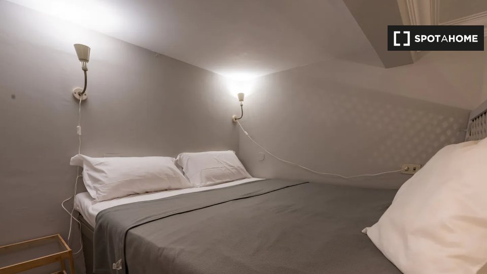 Immagine 7 di Appartamento in affitto  in Via della Frezza a Roma