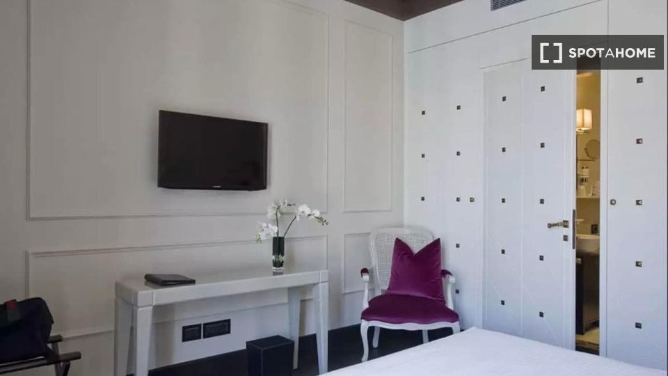 Immagine 15 di Camera condivisa in affitto  in Via dei Brunelleschi a Firenze