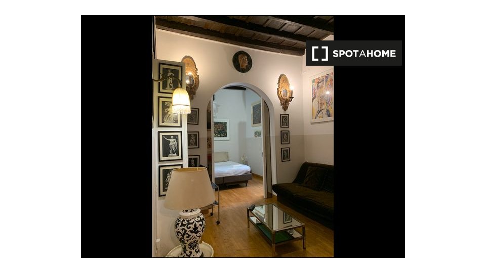 Immagine 12 di Appartamento in affitto  in Via dell'Archetto a Roma