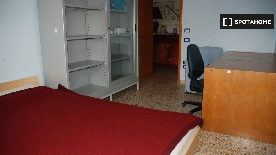 Immagine 13 di Camera condivisa in affitto  in Via Solatia a Perugia