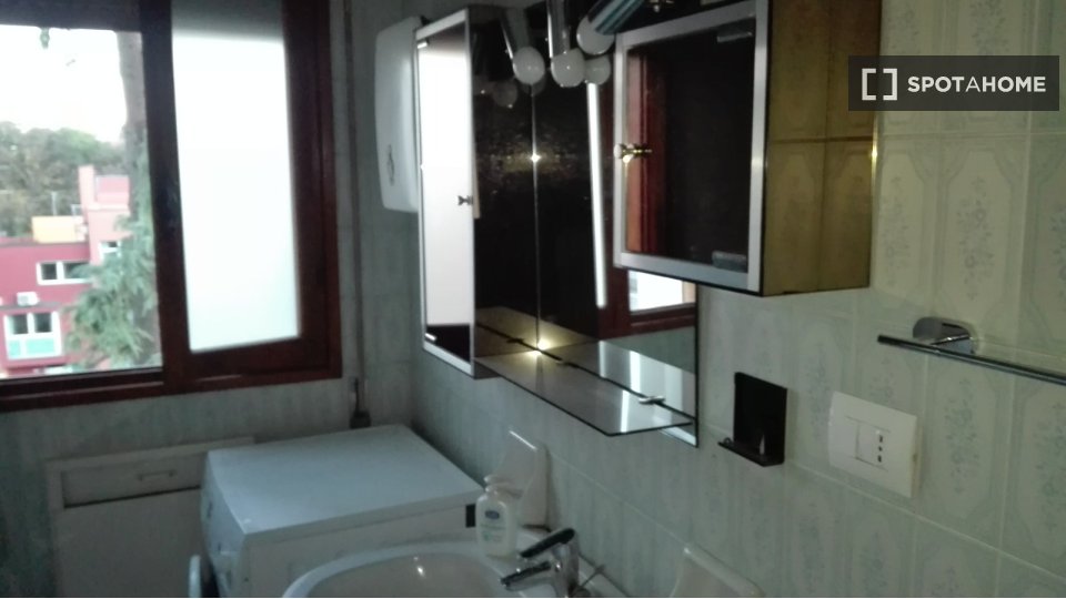 Immagine 11 di Camera condivisa in affitto  in Via Luigi Vestri a Bologna