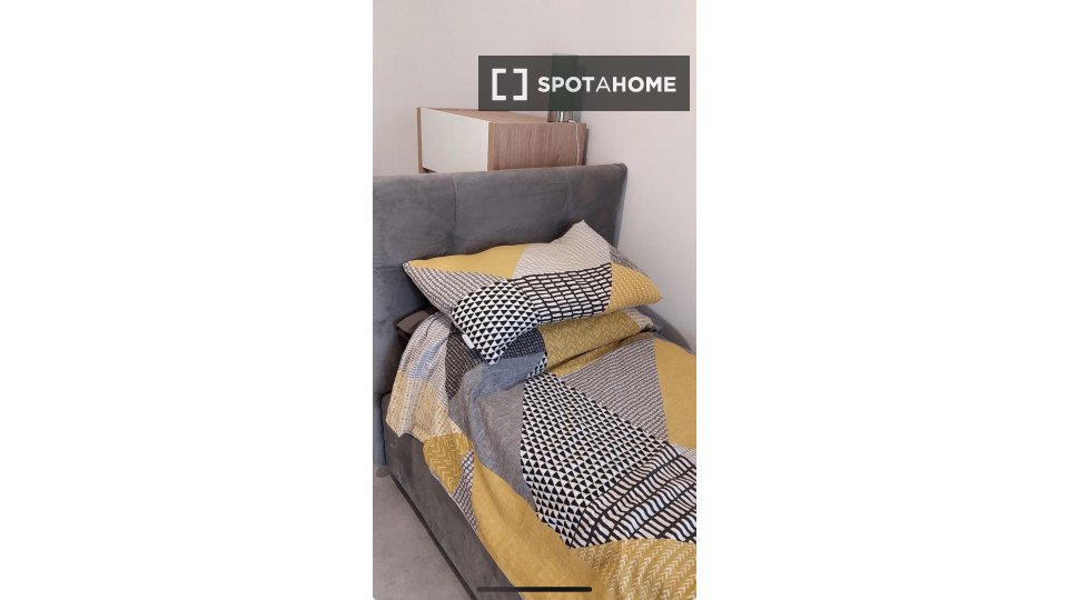 Immagine 5 di Camera condivisa in affitto  in Via di Torre Gaia a Roma