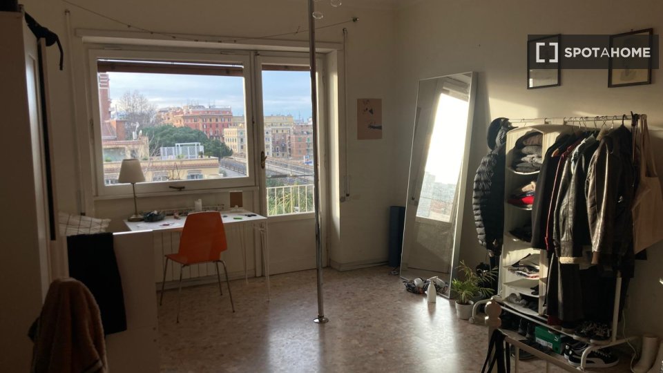 Immagine 6 di Camera condivisa in affitto  in Via Antonio Raimondi a Roma