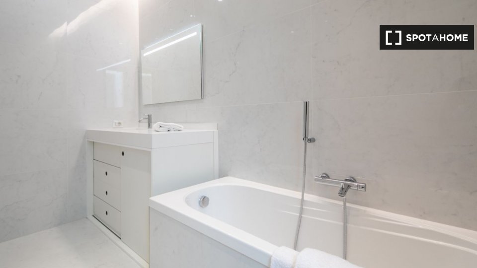 Immagine 11 di Appartamento in affitto  in Via de' Guicciardini a Firenze