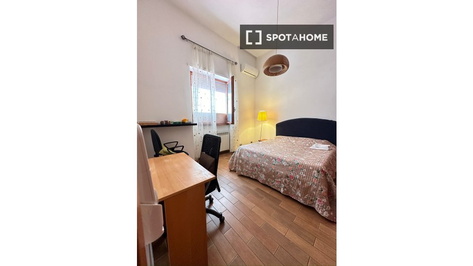 Immagine 19 di Appartamento in affitto  in Via Campello sul Clitunno a Roma