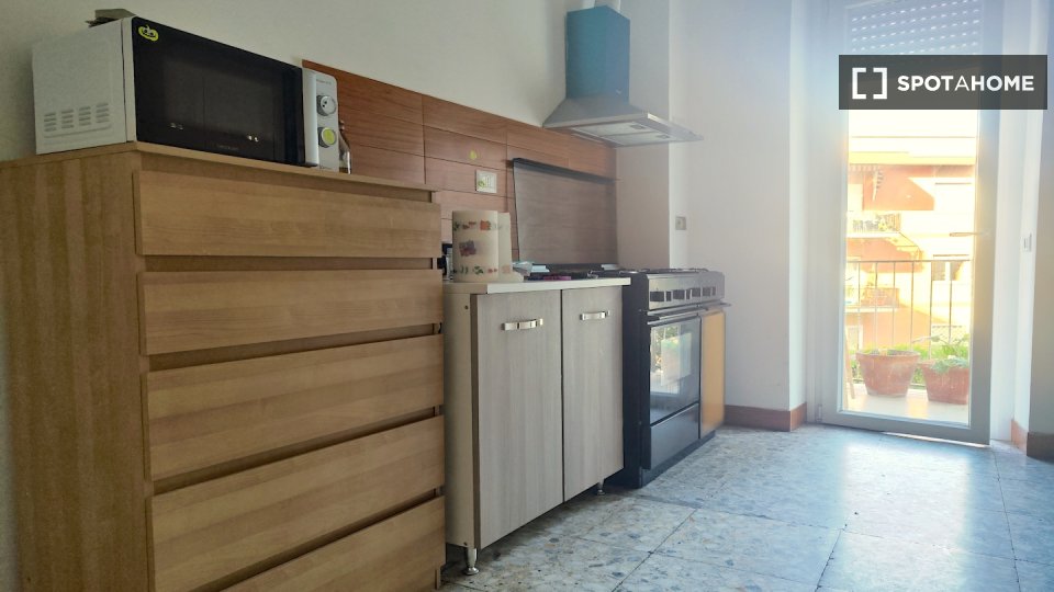 Immagine 13 di Camera condivisa in affitto  in Viale Egeo, 00144 Roma RM, Italy a Roma