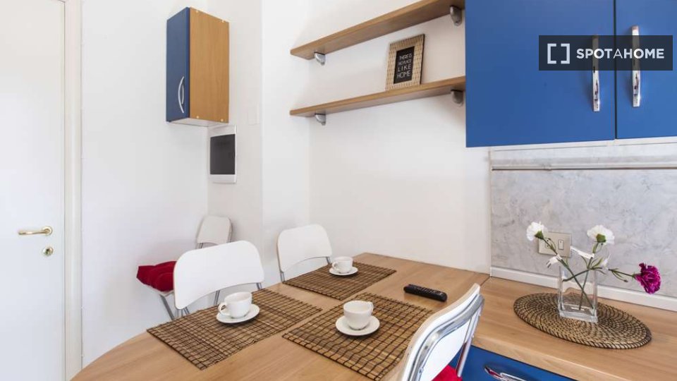 Immagine 11 di Camera condivisa in affitto  in Viale Emilio Caldara a Milano