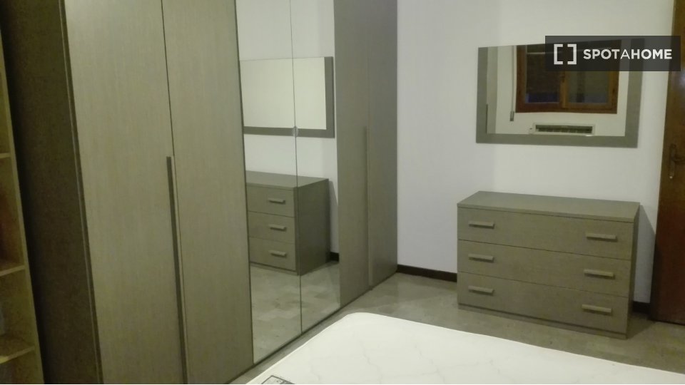 Immagine 2 di Camera condivisa in affitto  in Via Luigi Vestri a Bologna