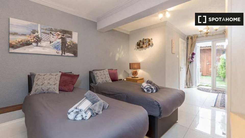 Immagine 12 di Ufficio in affitto  in Watford General Suites GFF Apartment a Watford