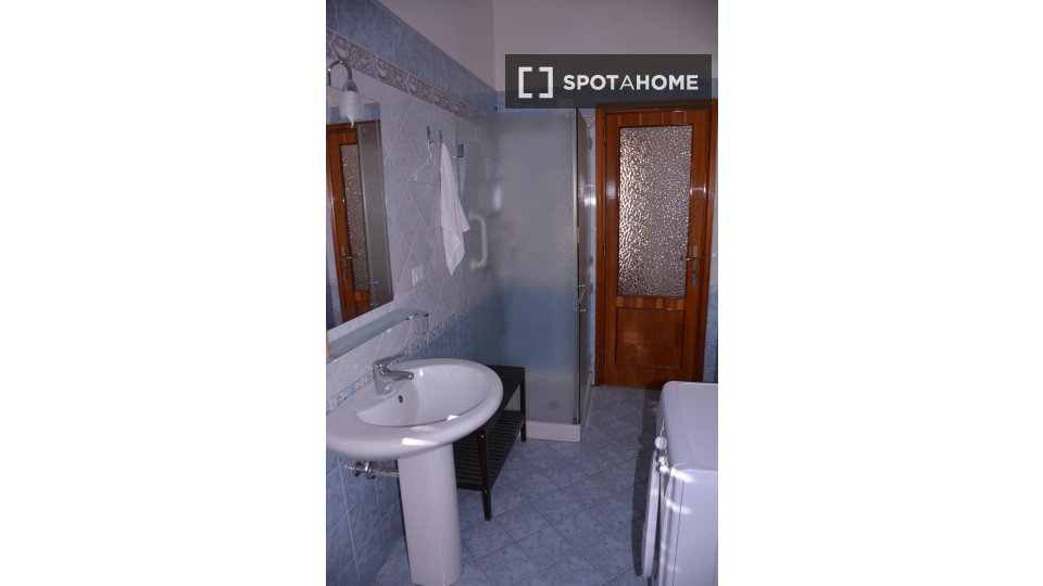 Immagine 8 di Camera condivisa in affitto  in Via Pola a Cagliari