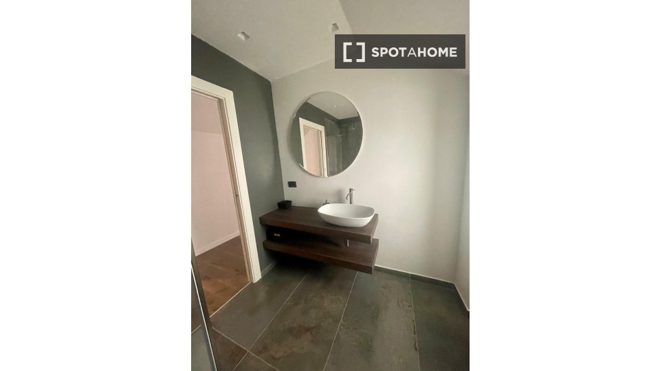 Immagine 9 di Camera condivisa in affitto  in Via S. Luca a Genova