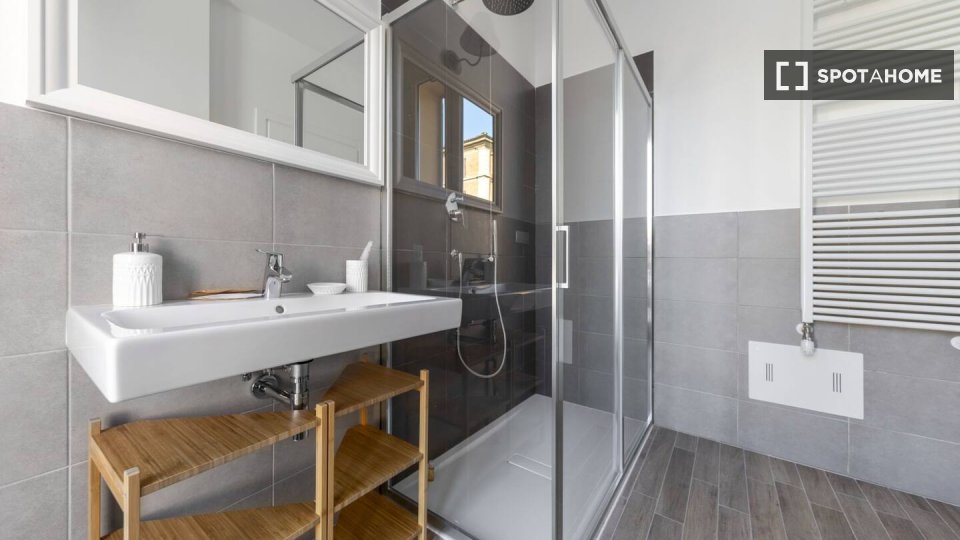 Immagine 2 di Appartamento in affitto  in Via Giuseppe Massarenti a Bologna