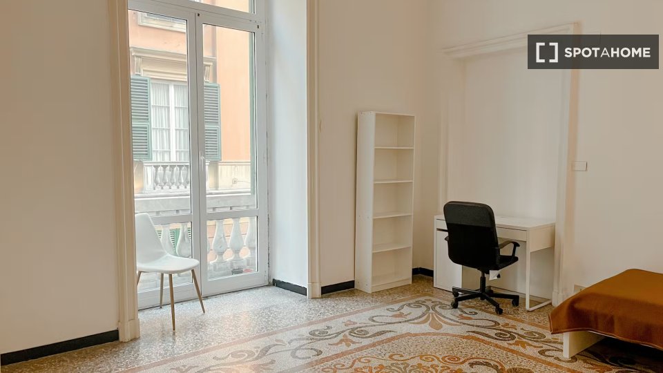 Immagine 15 di Camera condivisa in affitto  in Via Caffaro a Genova