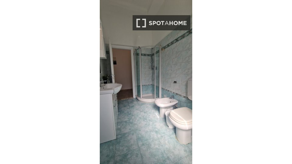 Immagine 18 di Camera condivisa in affitto  in Via Sabotino a Roma