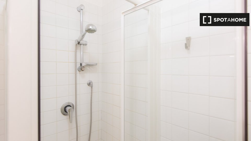 Immagine 17 di Appartamento in affitto  in Via Pompeo Magno a Roma