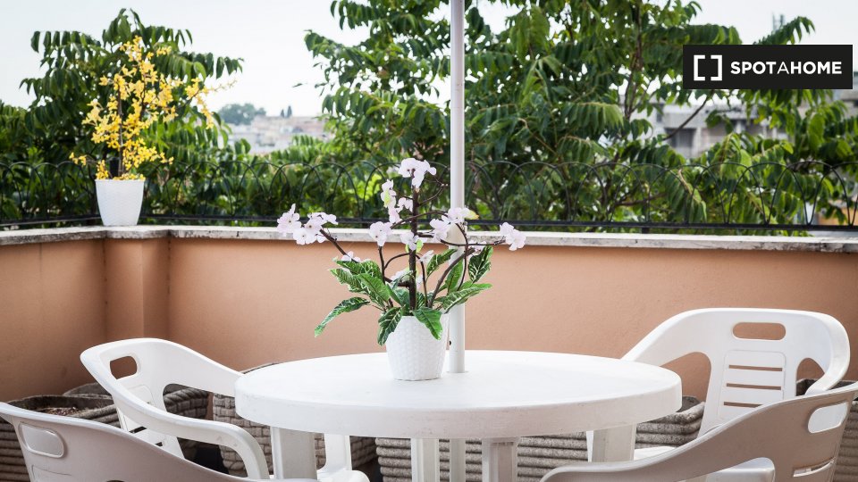 Immagine 12 di Appartamento in affitto  in Via Guido Guinizelli, 00152 Roma RM, Italy a Roma