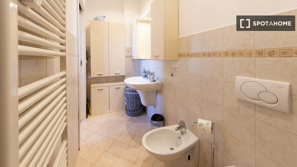 Immagine 8 di Ufficio in affitto  in Viale Angelo Masini a Bologna