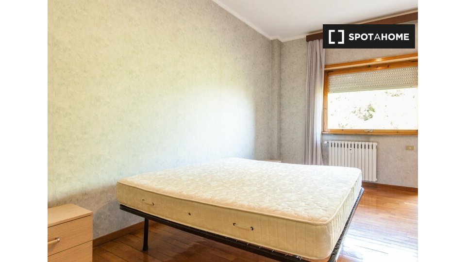 Immagine 15 di Camera condivisa in affitto  in Via Tiberio Imperatore, 00145 Roma RM, Italy a Roma