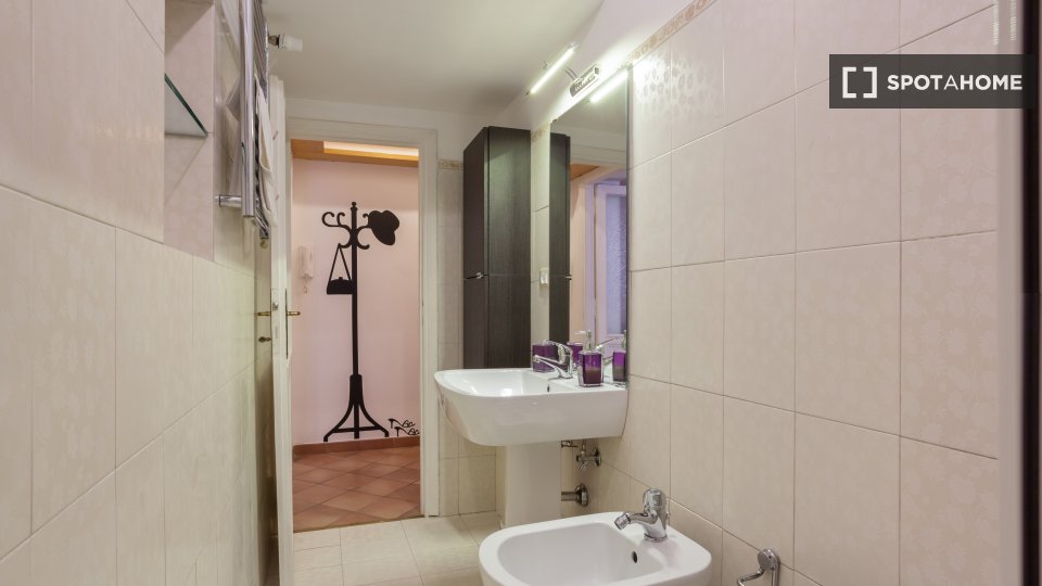 Immagine 2 di Ufficio in affitto  in Via Famagosta a Roma