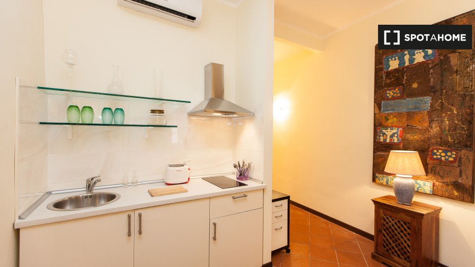 Immagine 12 di Appartamento in affitto  in Piazza Rondanini a Roma