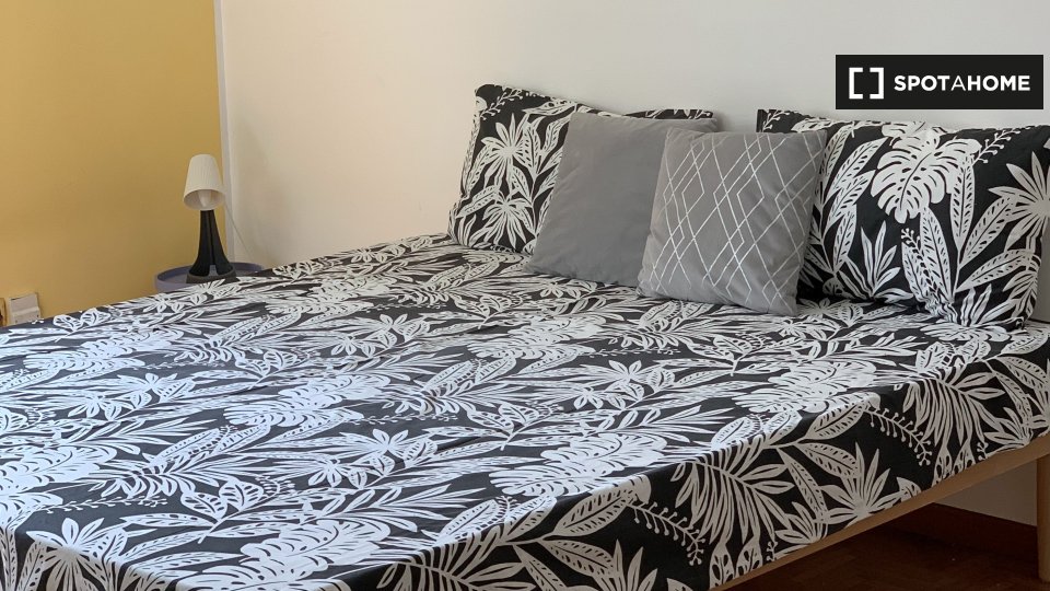 Immagine 4 di Camera condivisa in affitto  in Viale Campania a Milano