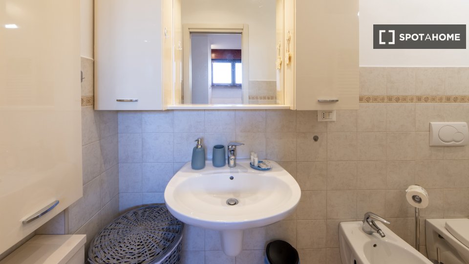 Immagine 7 di Ufficio in affitto  in Viale Angelo Masini a Bologna