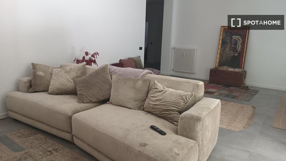 Immagine 1 di Camera condivisa in affitto  in Via Ippolito Nievo a Roma