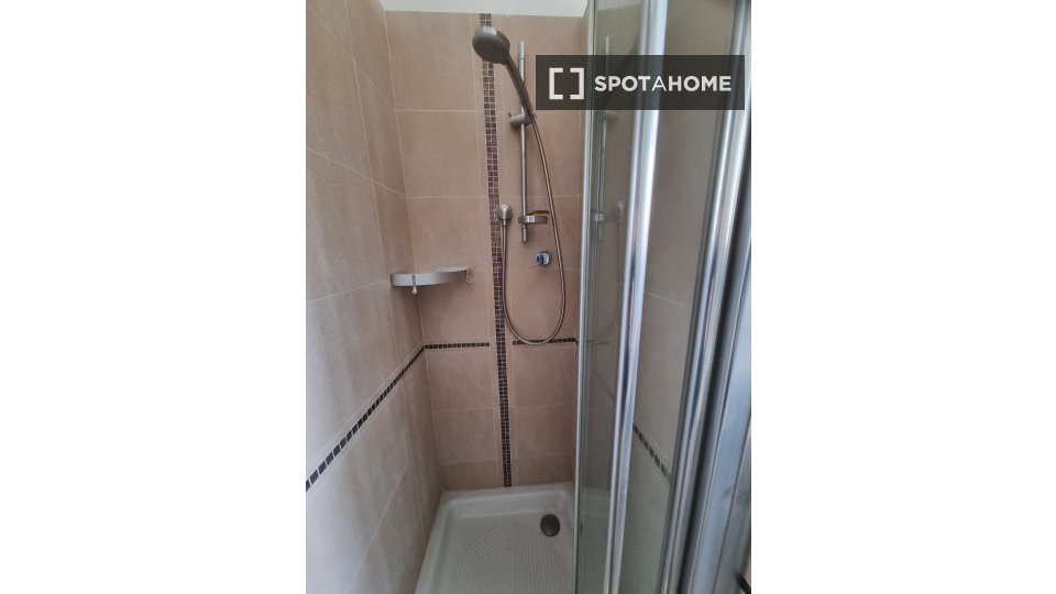 Immagine 15 di Appartamento in affitto  in Via Montesilvano a Roma