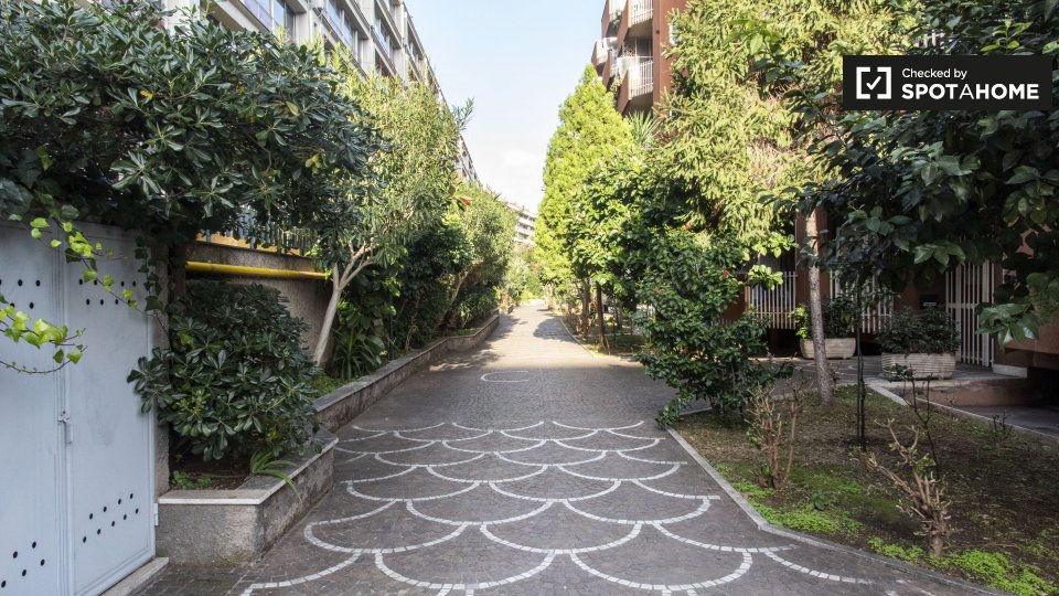 Immagine 17 di Camera condivisa in affitto  in Largo Francesco Anzani a Roma