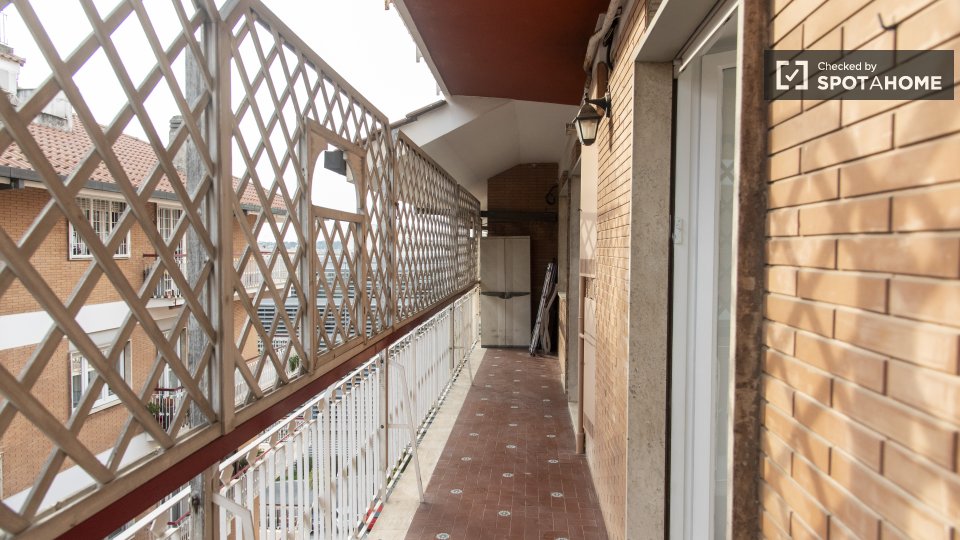 Immagine 17 di Camera condivisa in affitto  in Via Antonino Pio a Roma