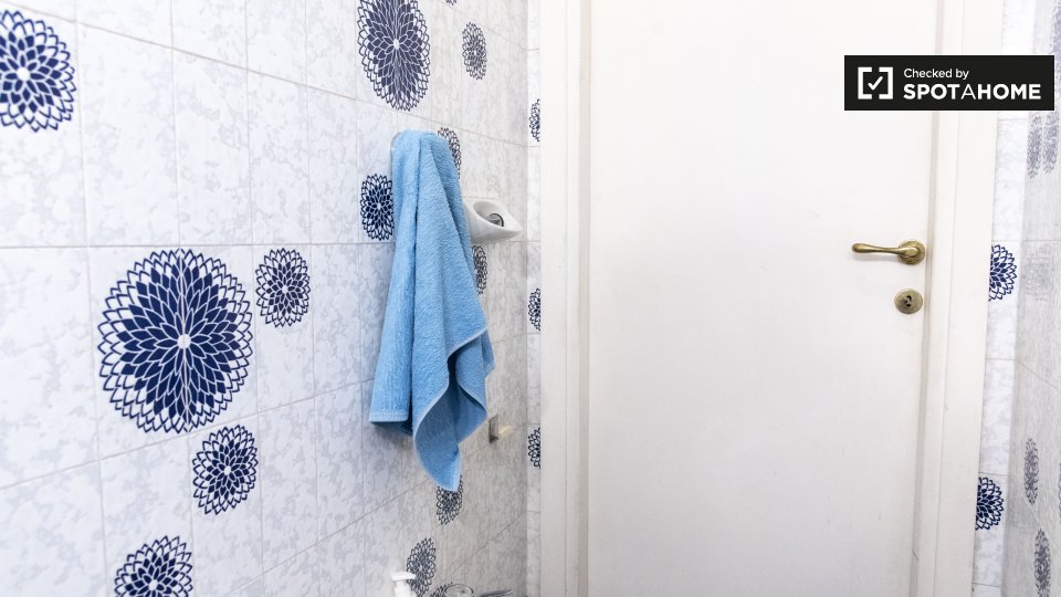 Immagine 15 di Camera condivisa in affitto  in Via Cremuzio Cordo a Roma