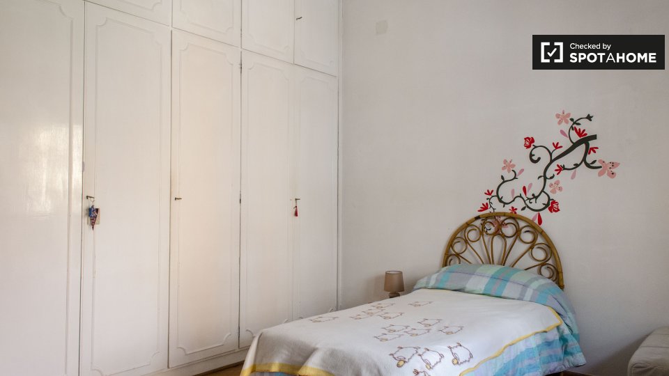 Immagine 4 di Camera condivisa in affitto  in Via Francesco De Vico, 00142 Roma RM, Italy a Roma