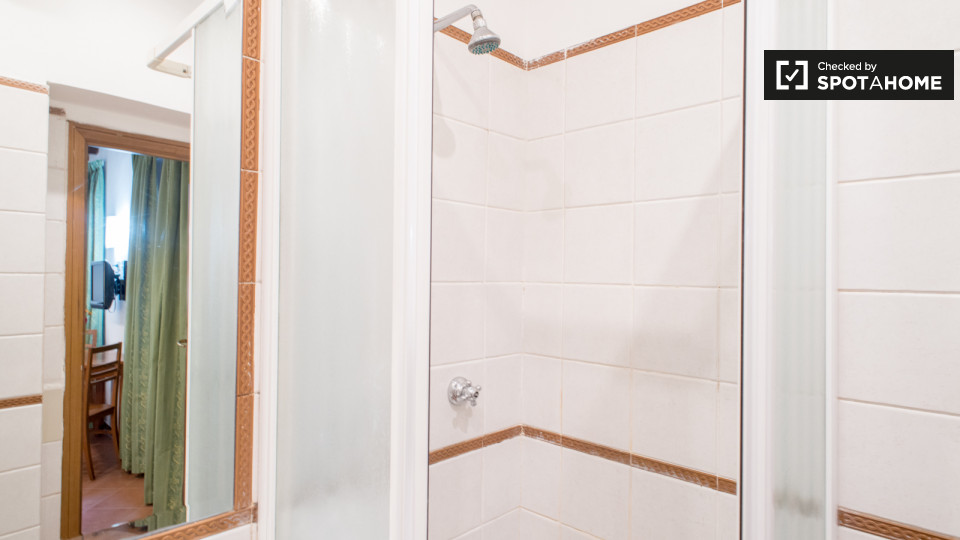 Immagine 8 di Ufficio in affitto  in Via Zucchelli a Roma