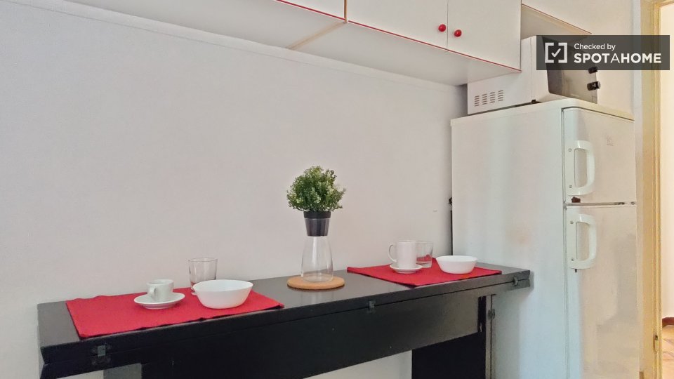 Immagine 7 di Camera condivisa in affitto  in via Barzoni a Milano