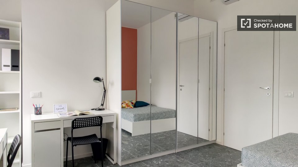 Immagine 15 di Camera condivisa in affitto  in Via Monte S. Genesio a Milano