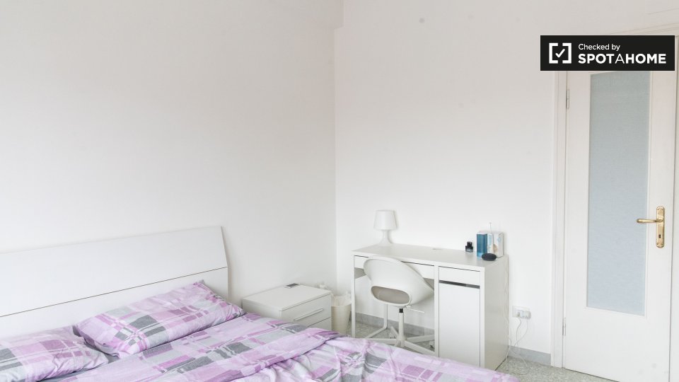 Immagine 1 di Camera condivisa in affitto  in Via Giacomo Trevis a Roma