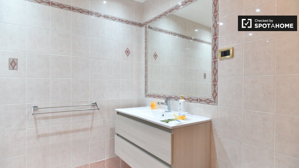 Immagine 12 di Appartamento in affitto  in Via Alessio Baldovinetti, 00142 Roma RM, Italy a Roma