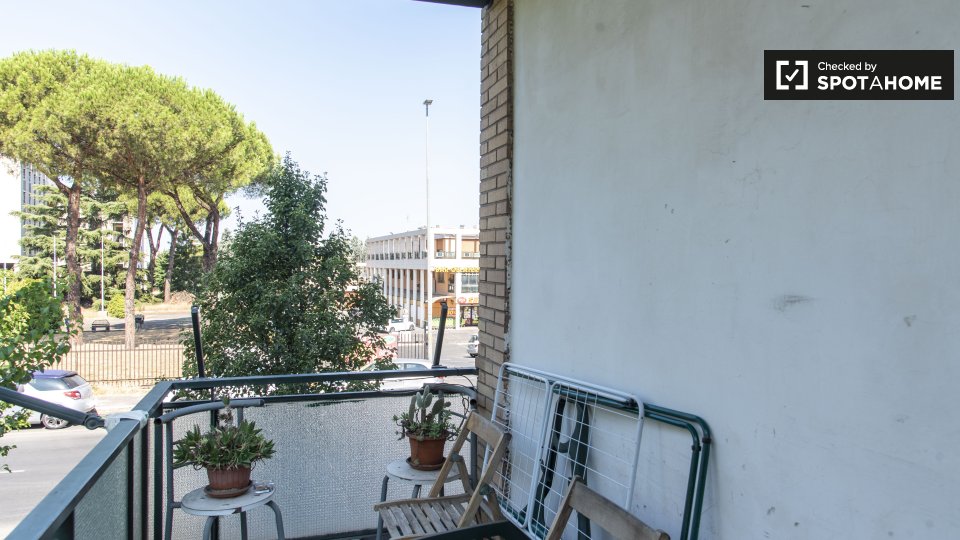 Immagine 11 di Camera condivisa in affitto  in Via di Torrevecchia a Roma