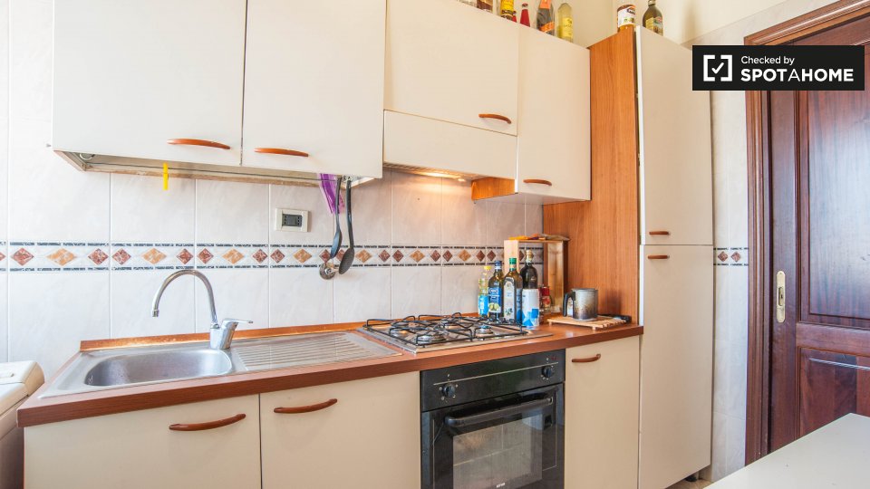 Immagine 9 di Camera condivisa in affitto  in Via Francesco Bianchi, 00133 Roma RM, Italy a Roma