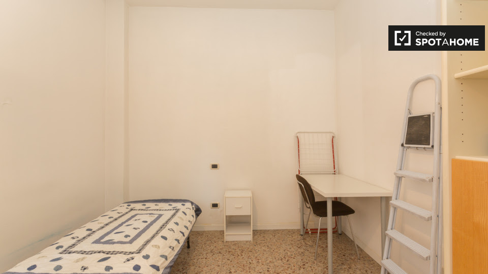 Immagine 3 di Camera condivisa in affitto  in Via Salasco a Milano
