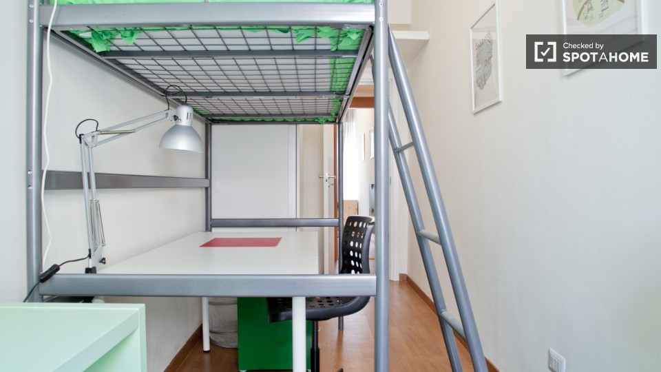 Immagine 2 di Camera condivisa in affitto  in Viale Libia a Roma