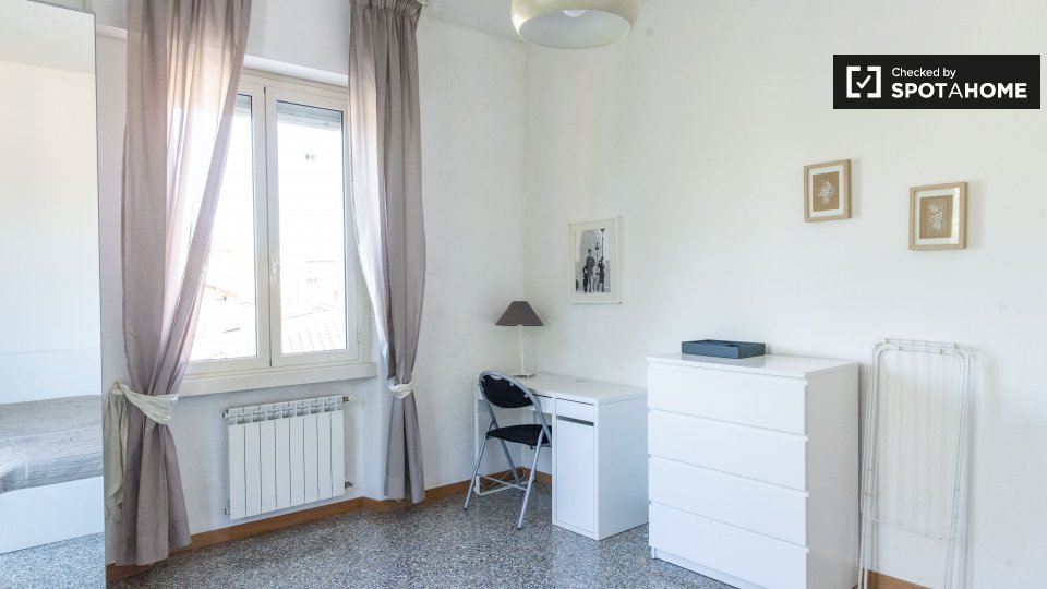 Immagine 2 di Camera condivisa in affitto  in Via Portuense a Roma