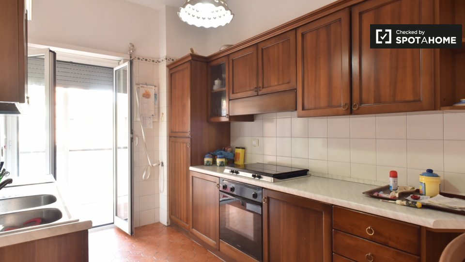 Immagine 11 di Camera condivisa in affitto  in Viale Giacomo Aicardi a Roma