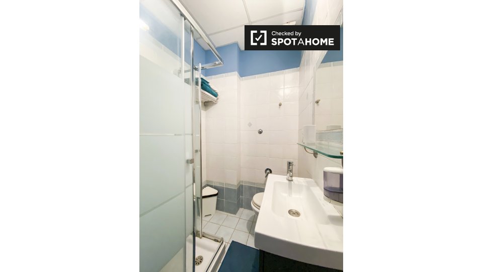 Immagine 7 di Camera condivisa in affitto  in Via Matteo Boiardo a Roma