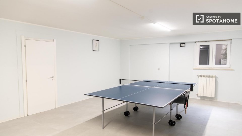 Immagine 13 di Camera condivisa in affitto  in Via di Carcaricola a Roma