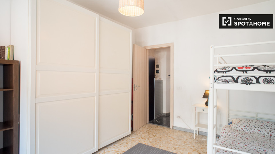 Immagine 18 di Camera condivisa in affitto  in Via Casilina a Roma