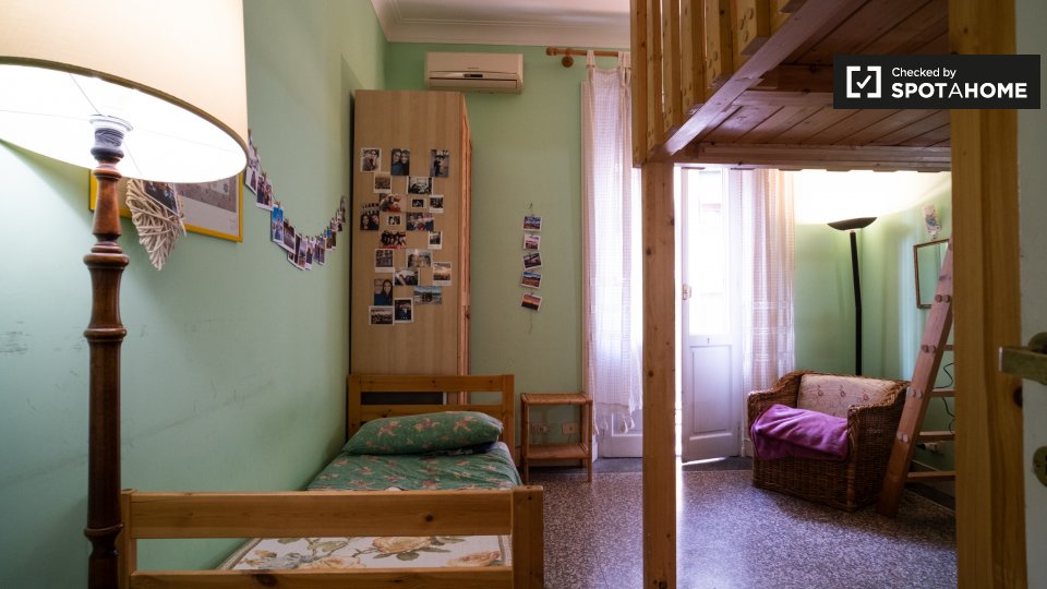 Immagine 1 di Camera condivisa in affitto  in Via Antonio Gallonio, 00161 Roma RM, Italy a Roma