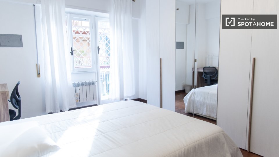 Immagine 6 di Camera condivisa in affitto  in Via Antonino Pio a Roma